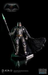 iron-studios-battle-damaged-armored-batman-art-scale-batman-v-superman-02